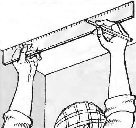 Fig. 7. Before pasting the ceiling carry out the layout for the first Wallpaper with a ruler or a padding cord with the dye powder