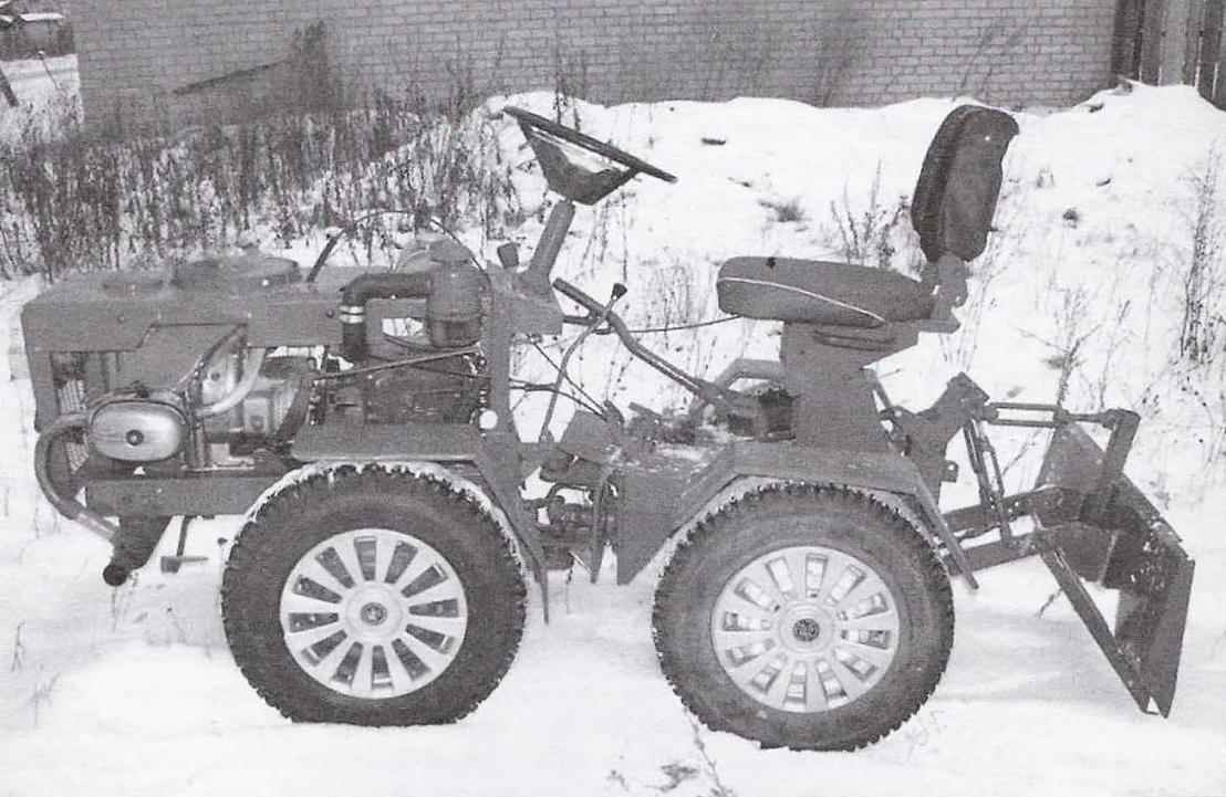 Мини-трактор — незаменимый помощник в хозяйстве и летом и зимой