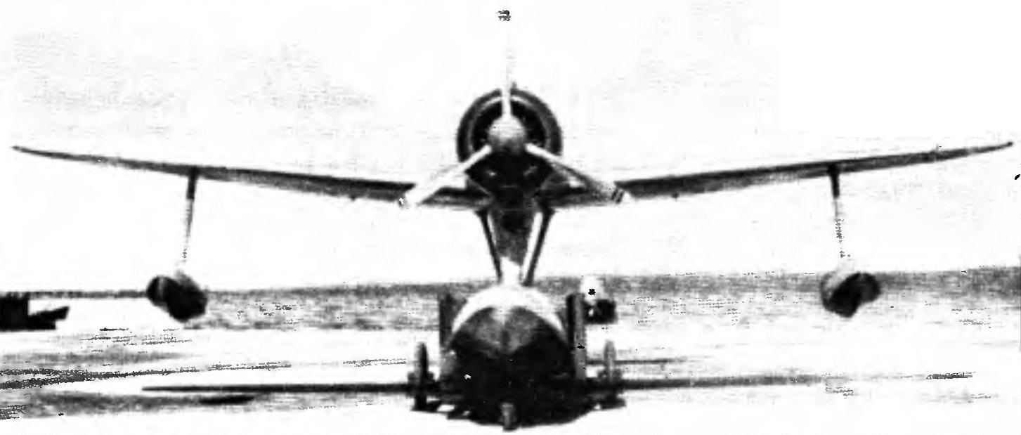 A6M2-N вид спереди