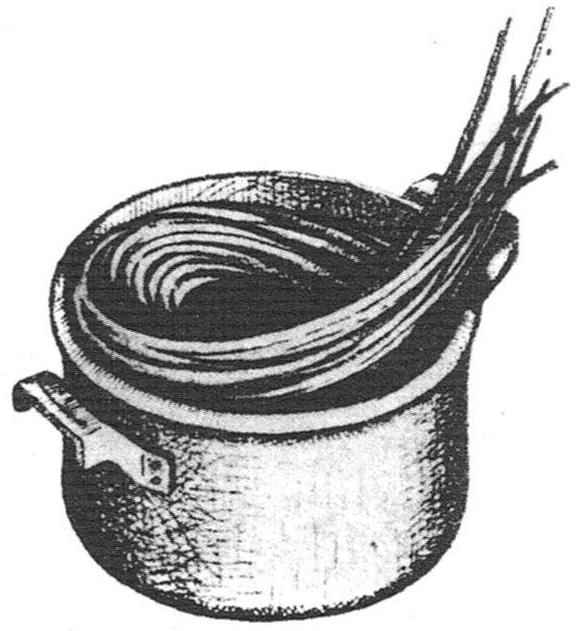 Вымачивание, пропаривание и окраска прутьев в кастрюле подходящего диаметра 