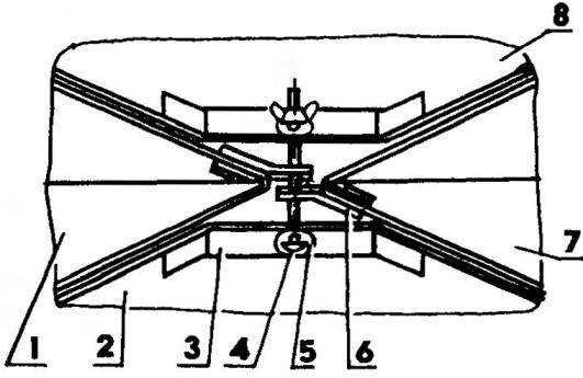 Центральный узел соединения отсеков: 1,7 — носовой и кормовой отсеки; 2,8— боковые отсеки; 3 — накладка из прорезиненной ткани; 4 — центральный болт М6х110; 5 — шайба 9x32x2,5 (2 шт.); 6 — проушина