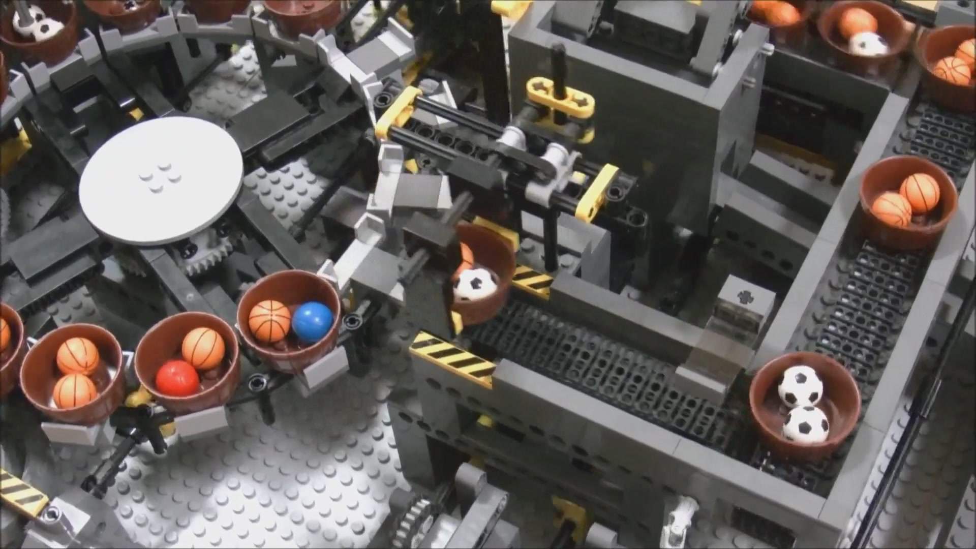 GREAT CONVEYOR BELT OUT OF LEGO