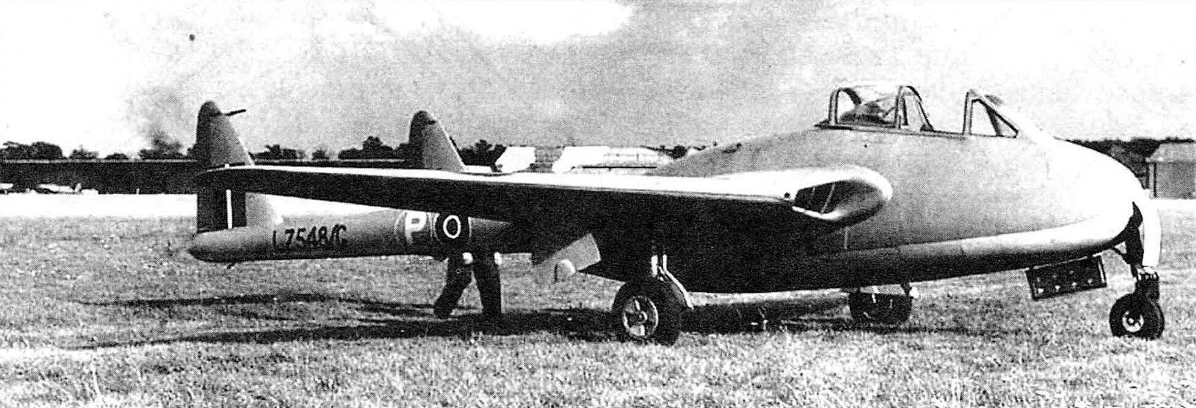The first prototype of the DH. 100 (LZ548) during the test, 1943.