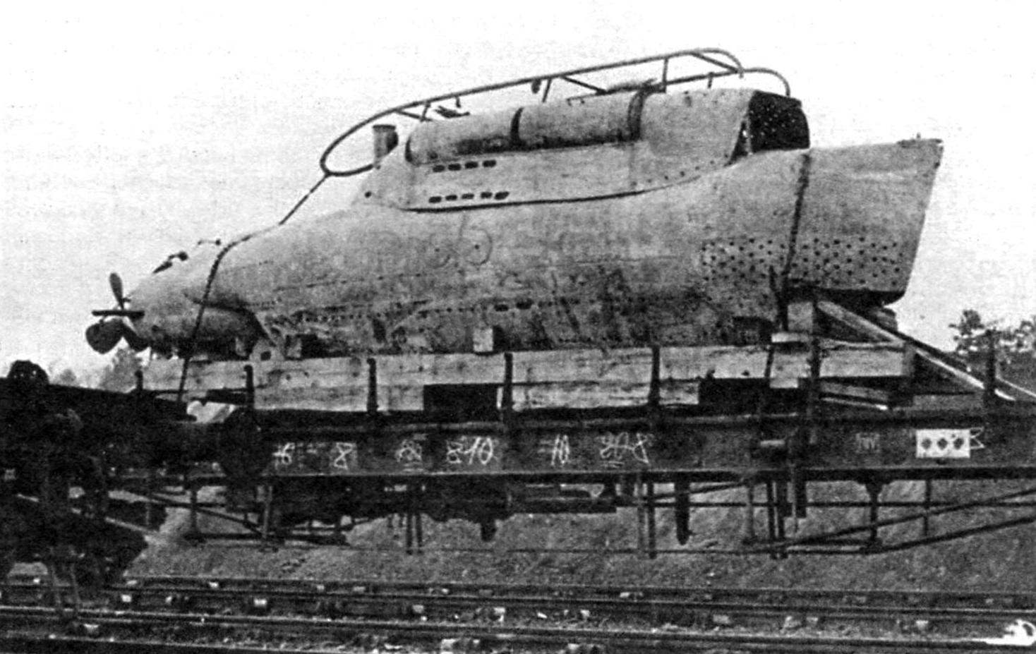 Submarine CA 2 on the train platform taken to Bordeaux, where she was mounted on a large boat carrier 