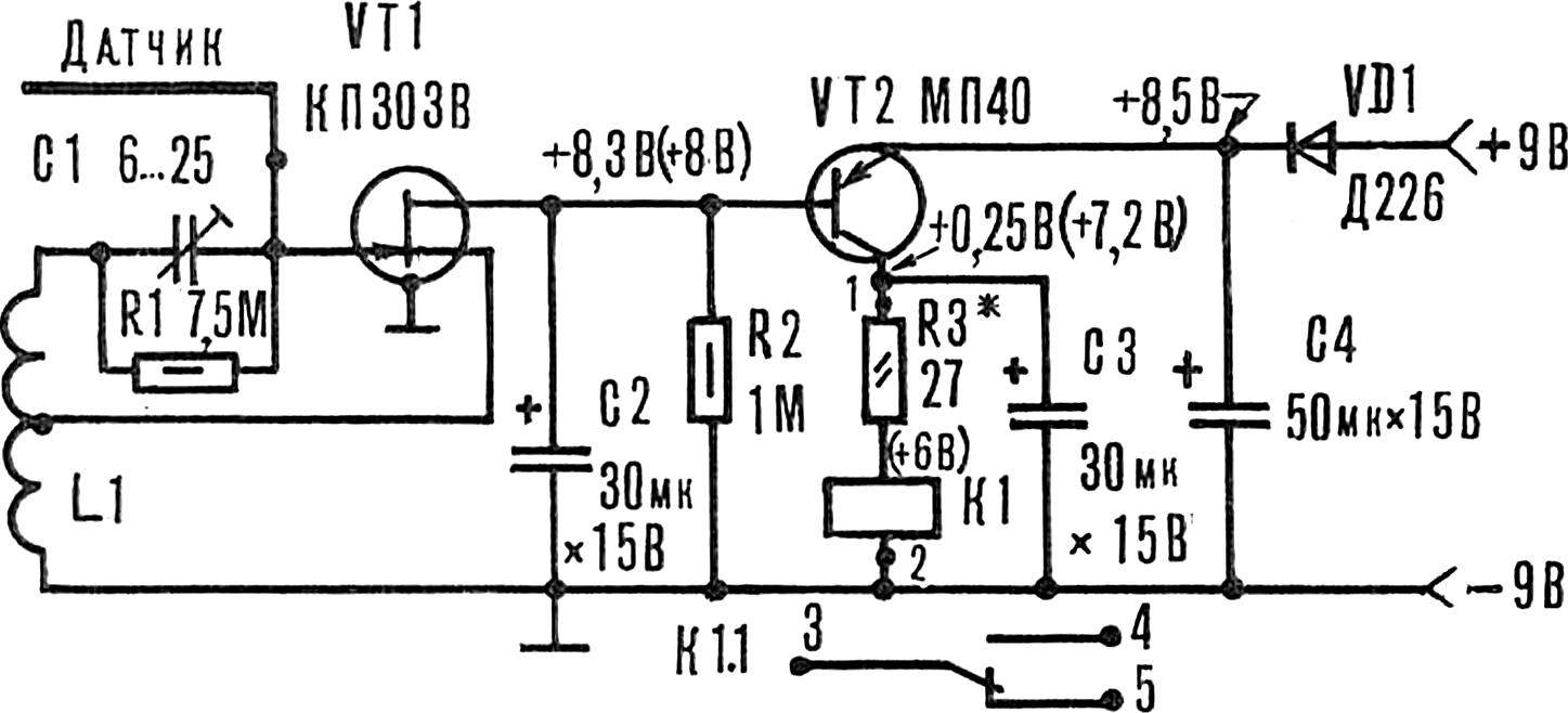 Fig. 1. Schematic diagram of the capacitive relay (in parentheses voltage at the relay).