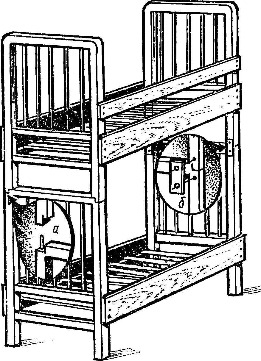 Fig. 1. Bunk bed assembled from two separate (a and b — versions of castle junction).