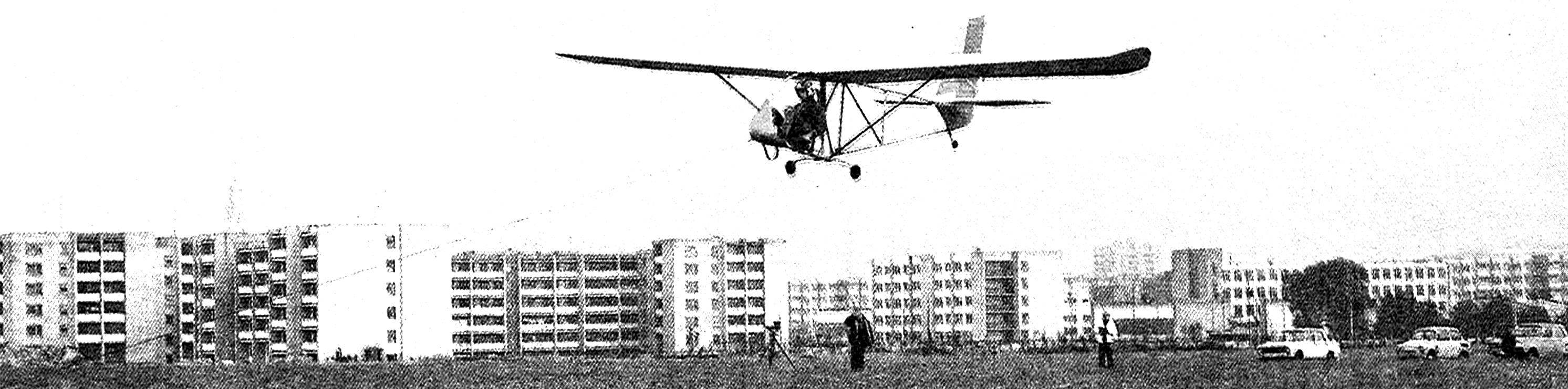 In the air — glider LAK-16 created on Prenasam glider factory DOSAAF.