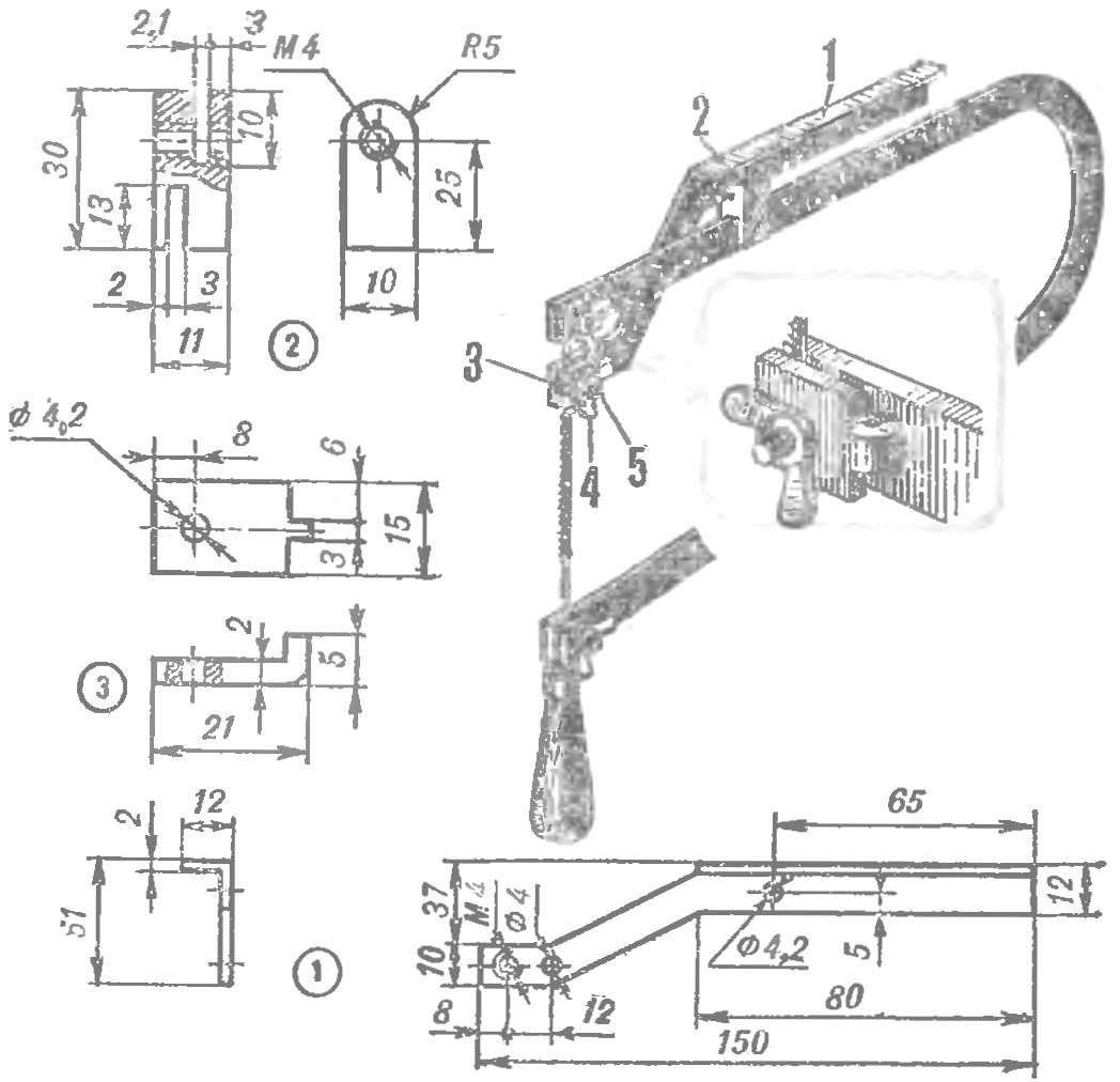 A device for clamping a saw blade