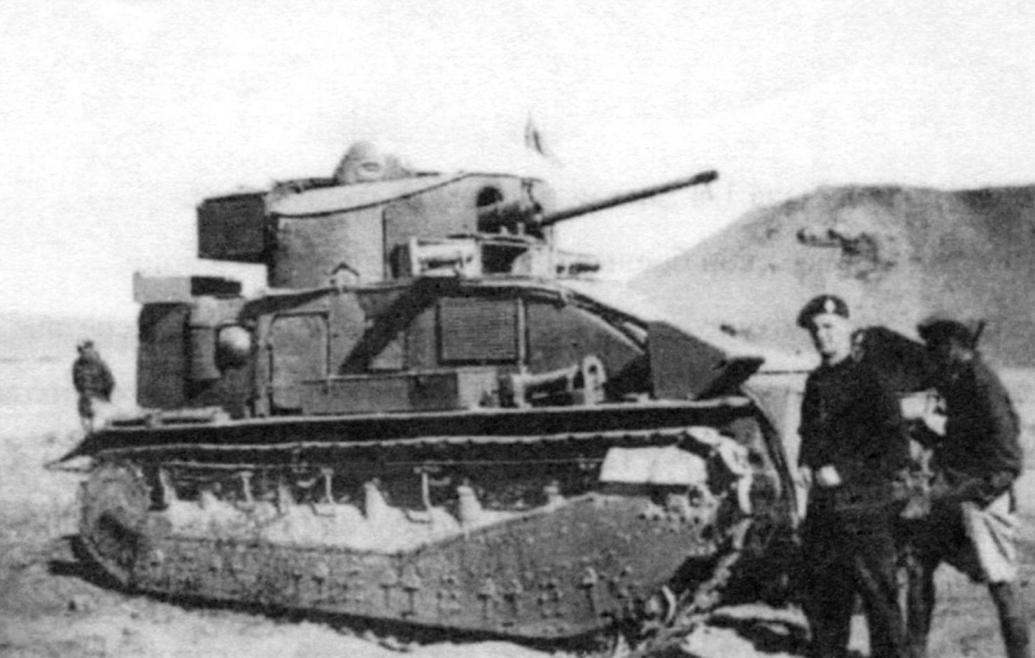 Танк «Виккерс Медиум» Мк.II на военной базе. Египет, 1940 г.