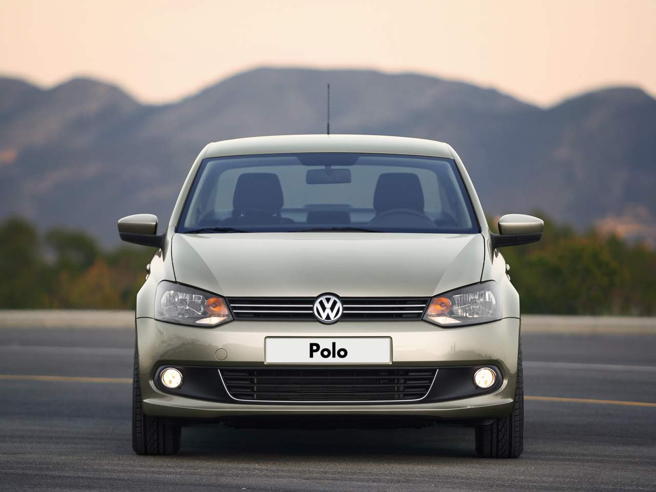 VOLKSWAGEN POLO