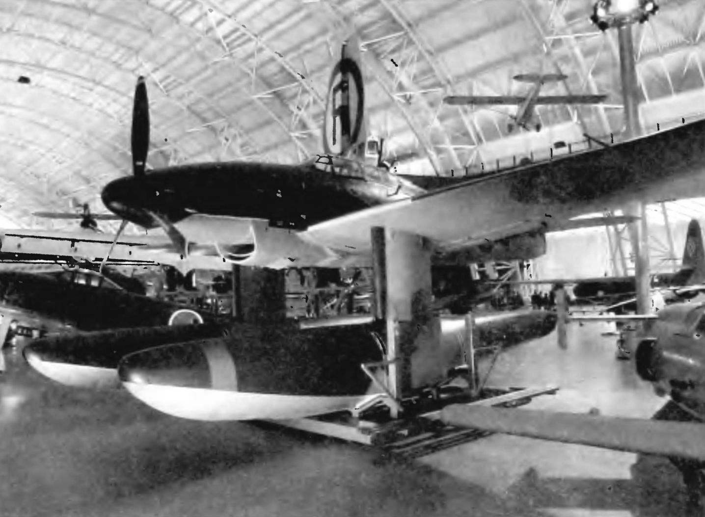 Восстановленный Seiran в экспозиции авиационною музея в Вашингтоне