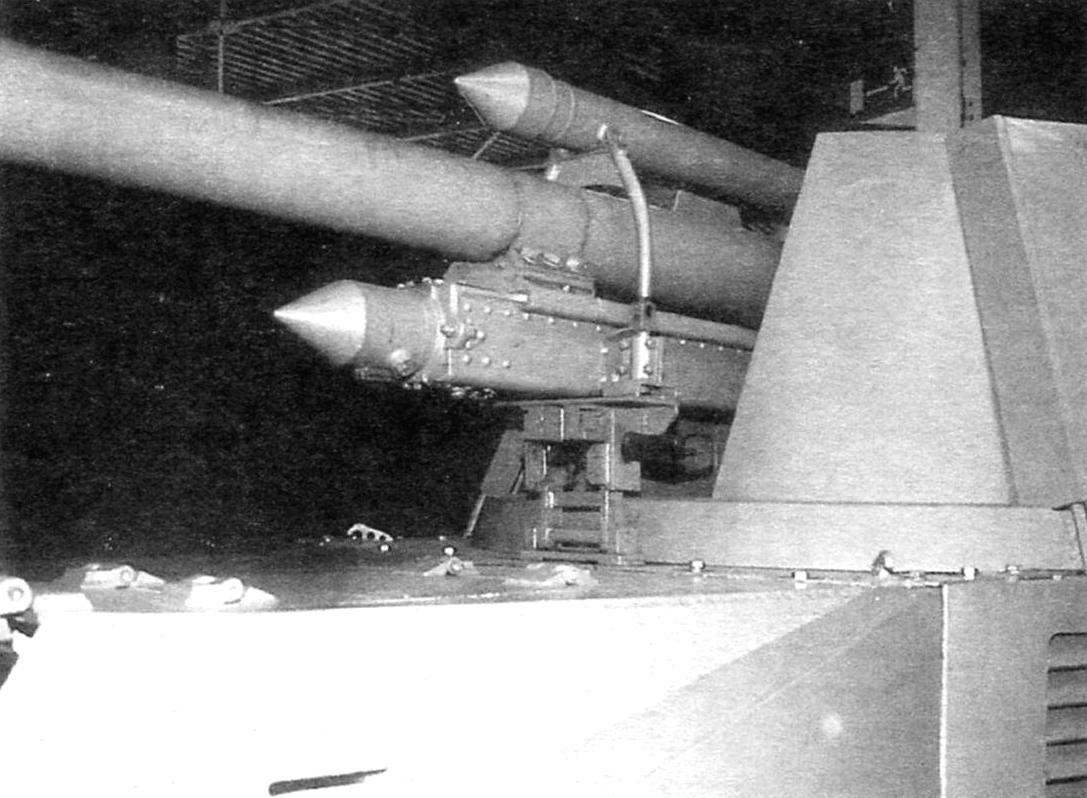 105-мм гаубица установки, оснащённая противооткатным устройством