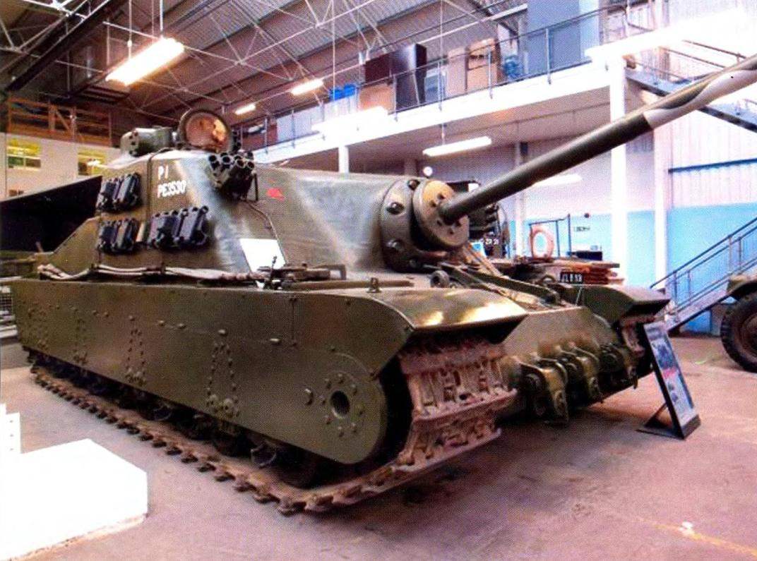 Тяжёлый штурмовой танк А-39 Tortoise в Танковом музее в Бовингтоне