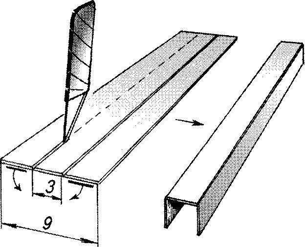 Заготовка «швеллеров» из чертёжной бумаги для окантовки панелей из гофрокартона