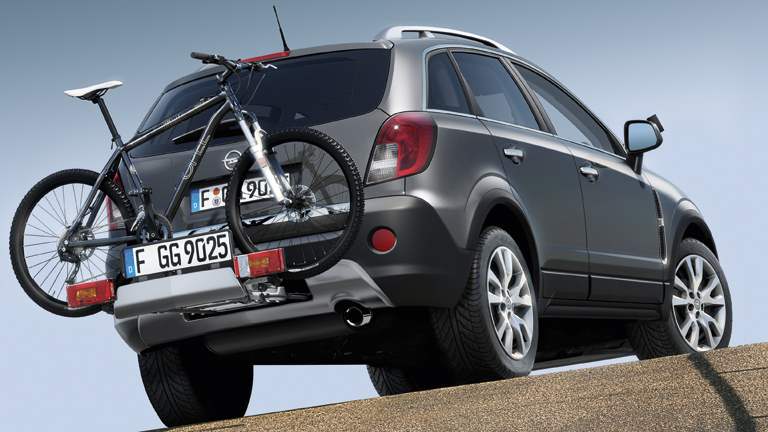 В качестве опции покупателям может быть предложен Flex-Fix— встроенный в задний бампер выдвижной багажник для перевозки велосипедов