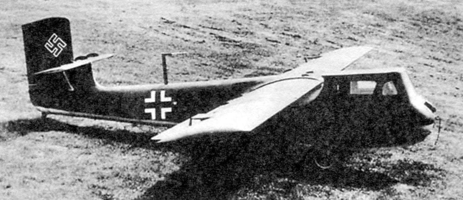 BV 40, side view. Visible to the mast with a pipe LDPE, rocking and traction of the ailerons and 