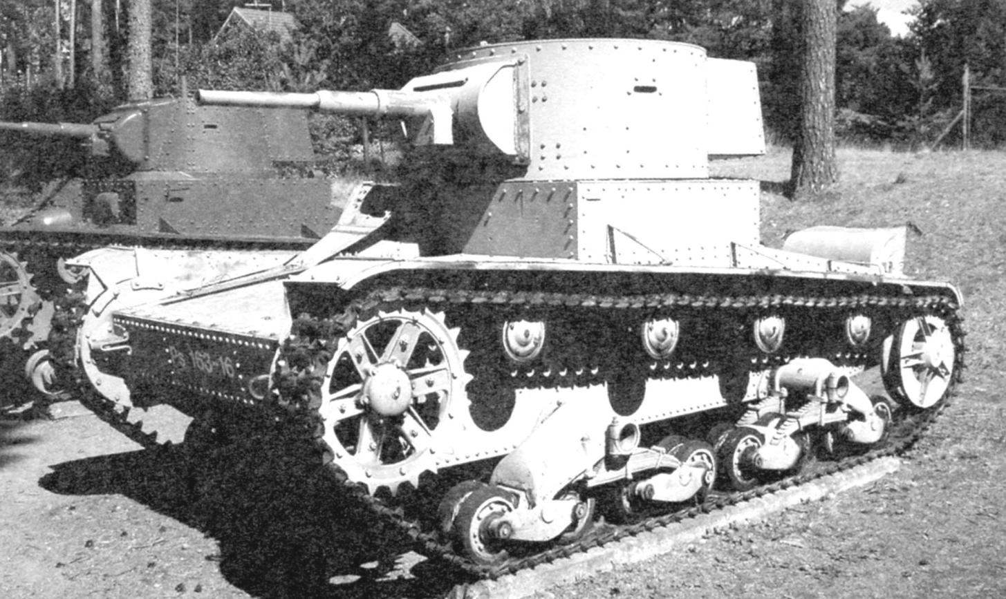 Танк Т-26 с клёпанными корпусом и башней. Вооружён 45-мм пушкой 20К и 7,62-мм пулемётом. Танковый музей, г. Парола, Финляндия