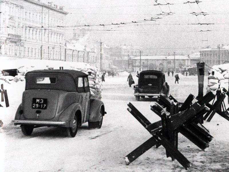 Единственный из дошедших до нашего времени снимков фаэтона КИМ-10-51 был сделан в осажденной Москве в конце 1941 года