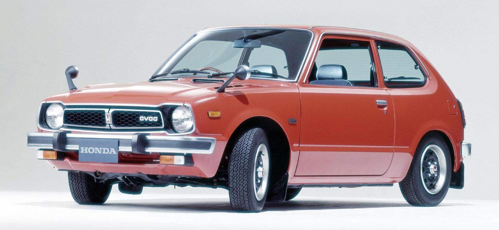Первая машина с названием Civic образца 1972 юда, предназначенная в основном на экспорт. Автомобиль гольф-класса имел весьма экономичный и экологически безопасный двигатель с вихревыми камерами сгорания