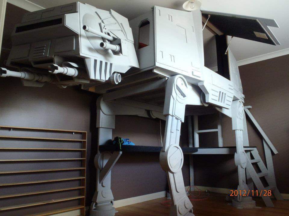 User Gizmodo Jonathan had built for their children bunk bed in the shape of a huge robot Imperial AT-AT Walkers from Star wars.