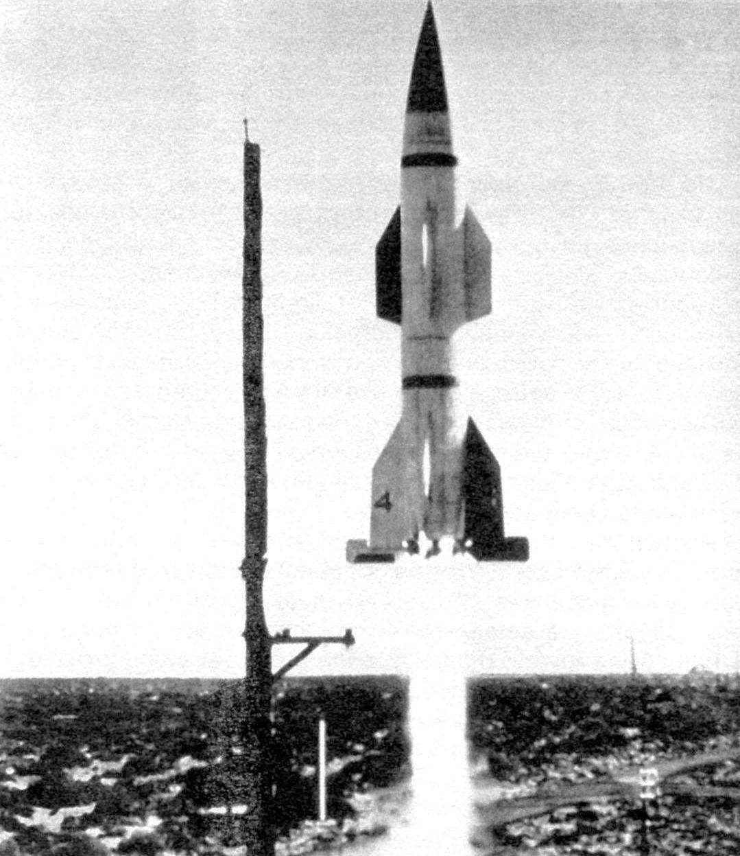 The first launch of the us version of the rocket Wasserfall - Hermes Al. Polygon white sand provin the ground (White Sand Proving Ground - WSPG), may 1, 1950