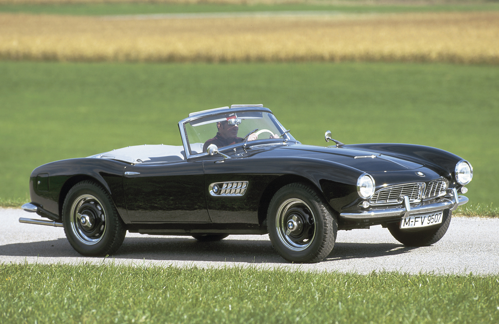 One of the most beautiful cars of its time — BMW Roadster 507 (1956)