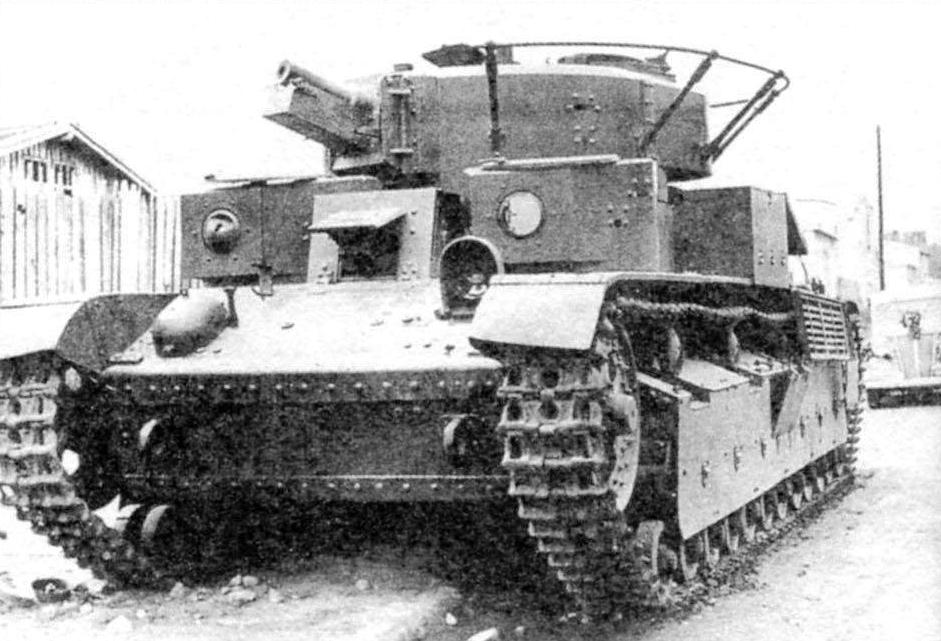 Т-28 преодолевает ров на манёврах в Белорусском военном округе. 1936 г.