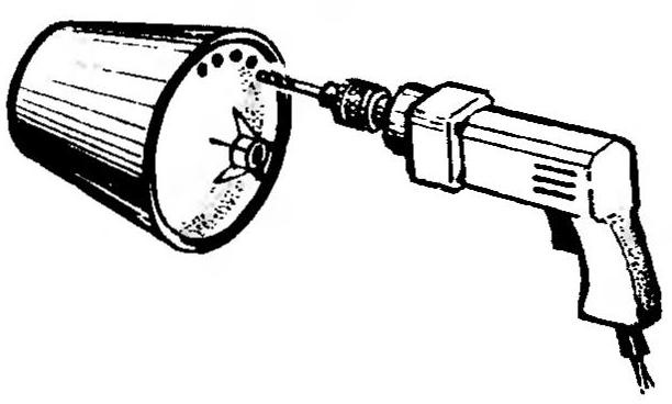 Removal of the bottom of the drum with a drill