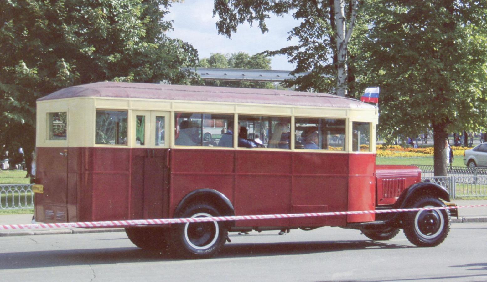 Bus ZIS-8 on the streets of Moscow