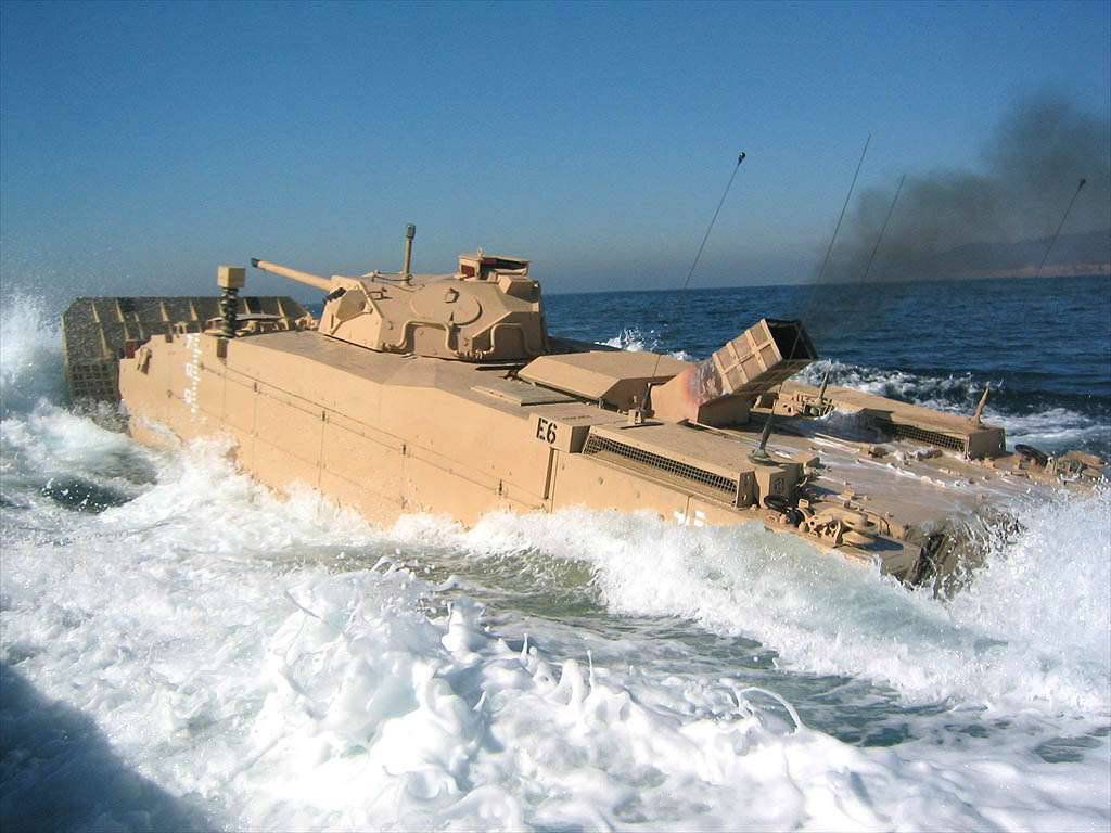 Экспедиционная боевая машина EFV Корпуса морской пехоты США. 2013 г.
