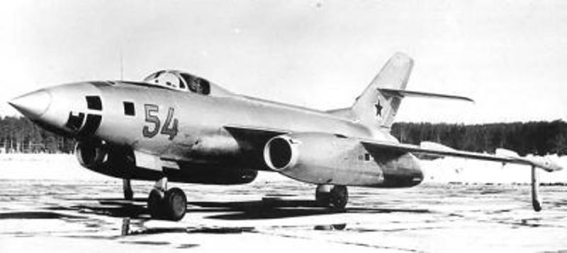 Третий опытный экземпляр Як-26 с радиодальномерной станцией «Лотос» и без кормовой артиллерийской установки