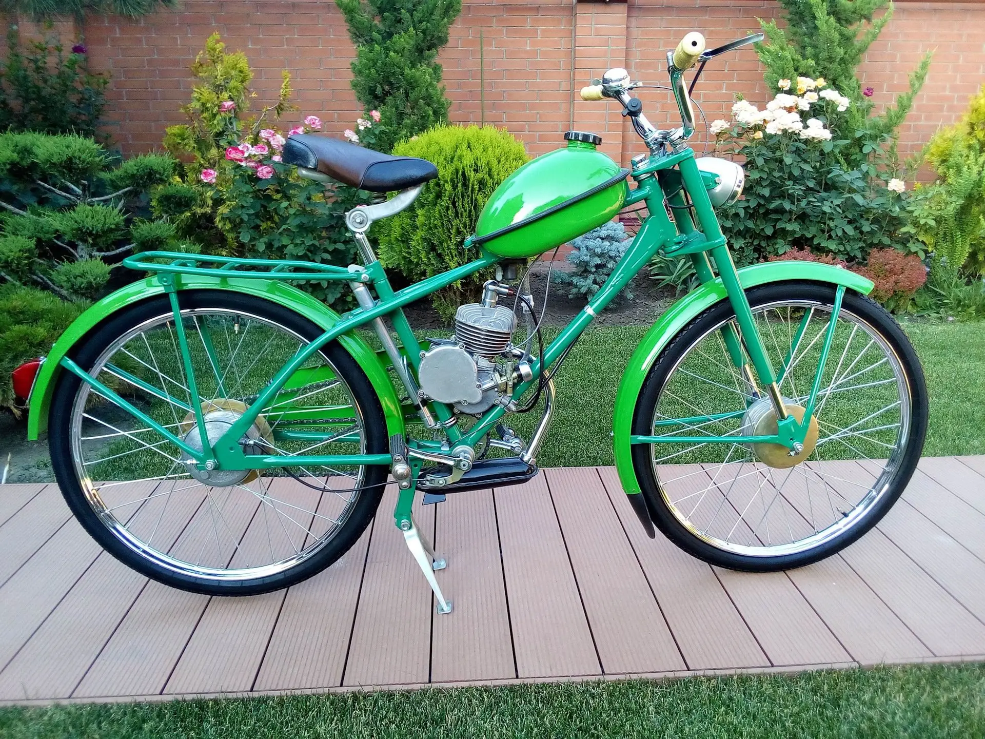 МОПЕД У РУКАХ УМІЛЬЦЯ