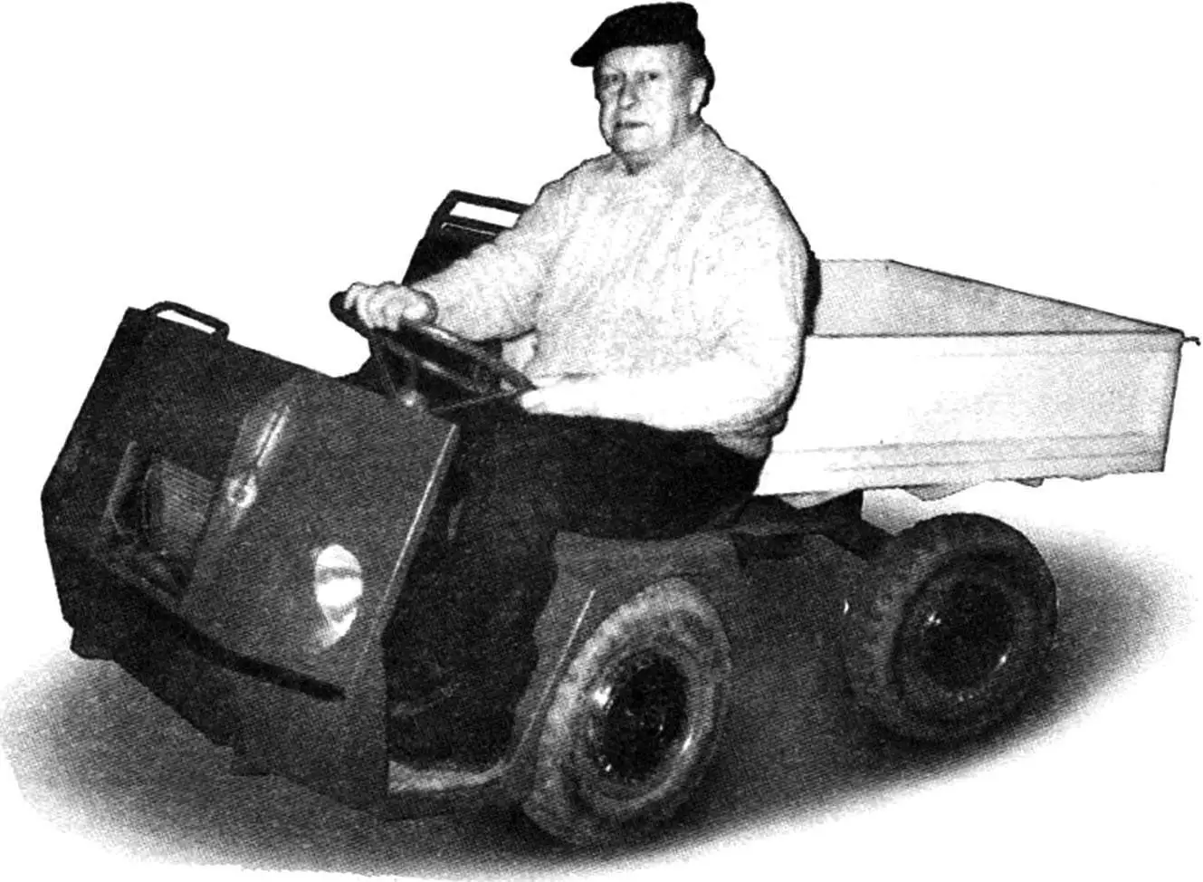 ДАЧНА МІНІ-ВАНТАЖІВКА І ЦІЛКОМ ВДАЛА