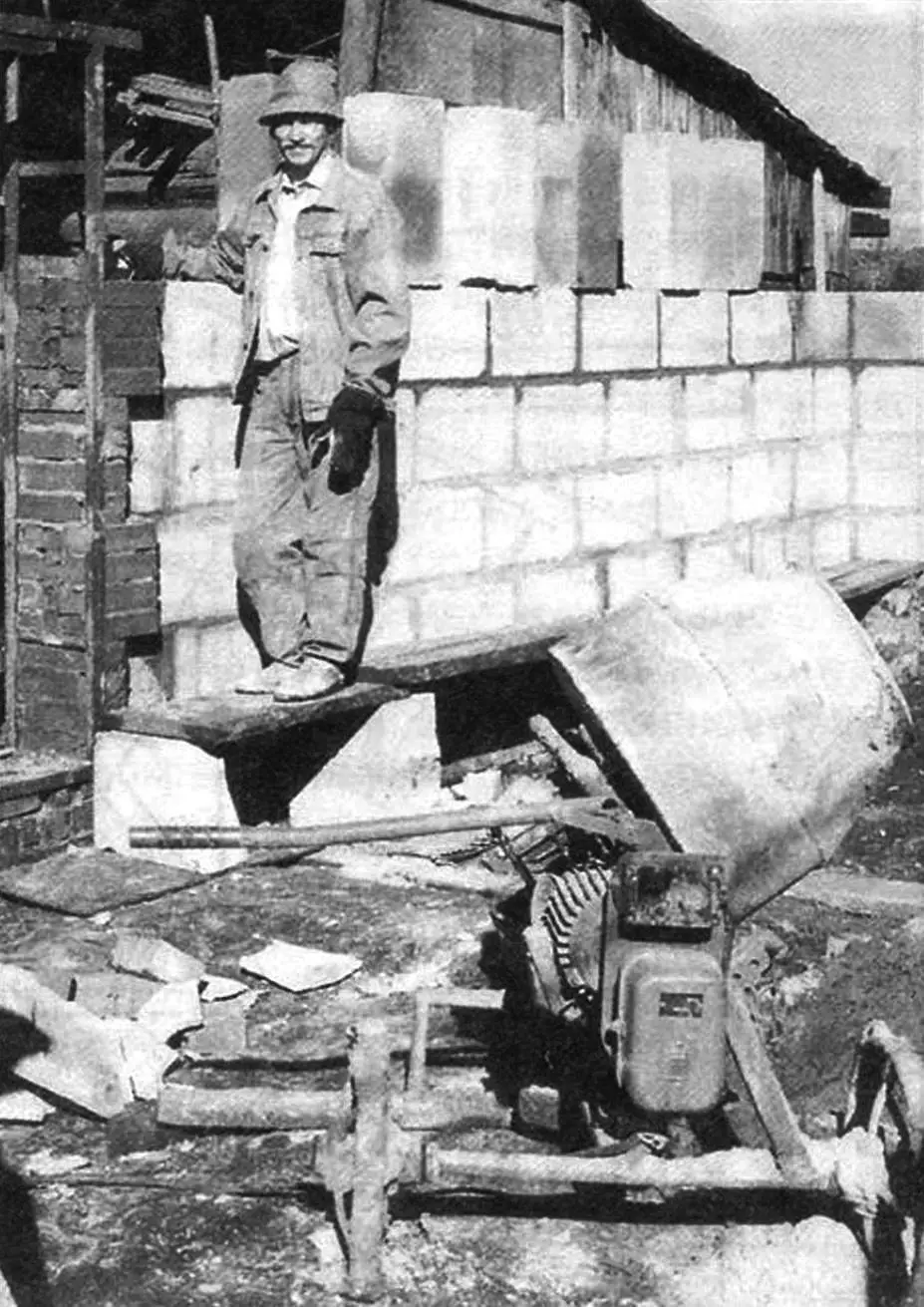 ПОМІЧНИЦЯ ЗАБУДОВНИКА