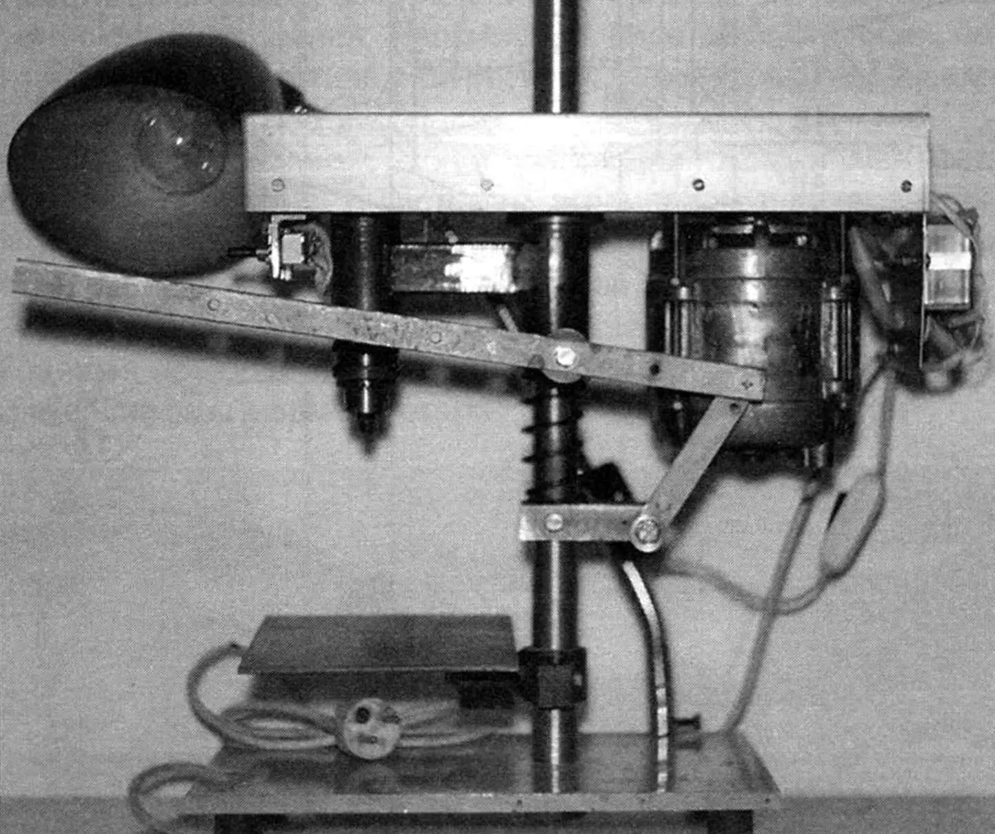 Настільний свердлильний міні-верстат для радіоаматора