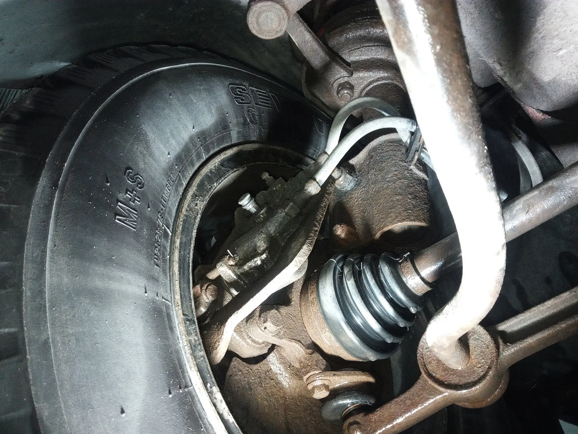 Регулювання розвалу та збігу коліс авто: кутомір своїми руками