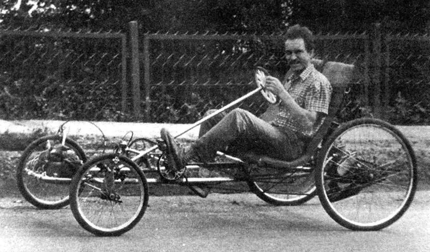 Двомісний чотириколісний веломобіль з м’якою підвіскою