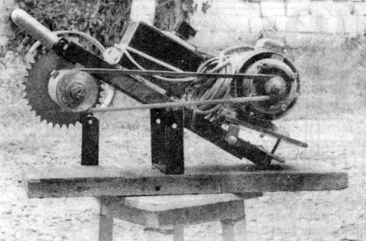 Балансирна циркулярна пилка для саду: конструкція і збірка