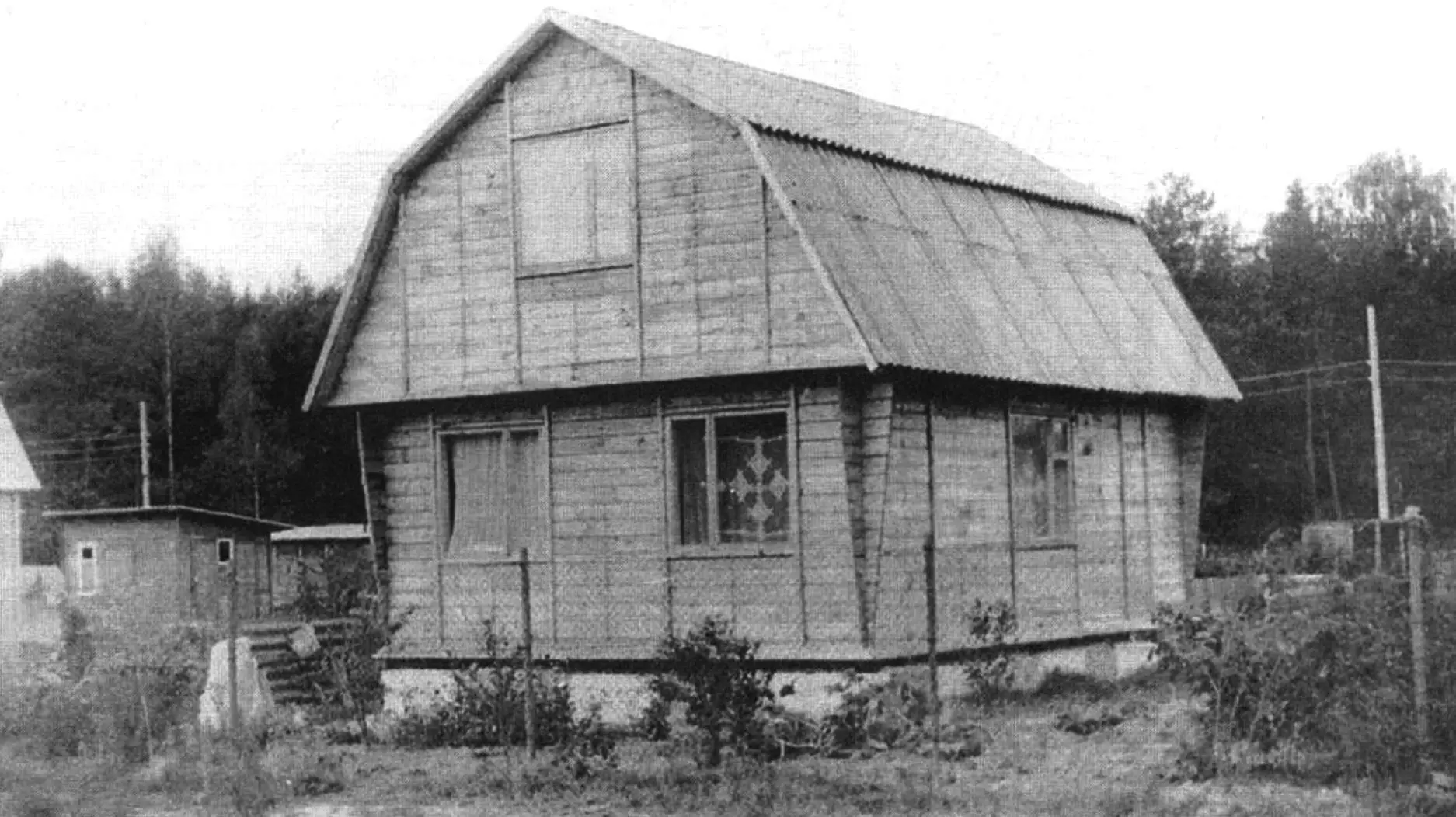 Дерев'яний будинок з мансардою: будівництво на 6 сотках