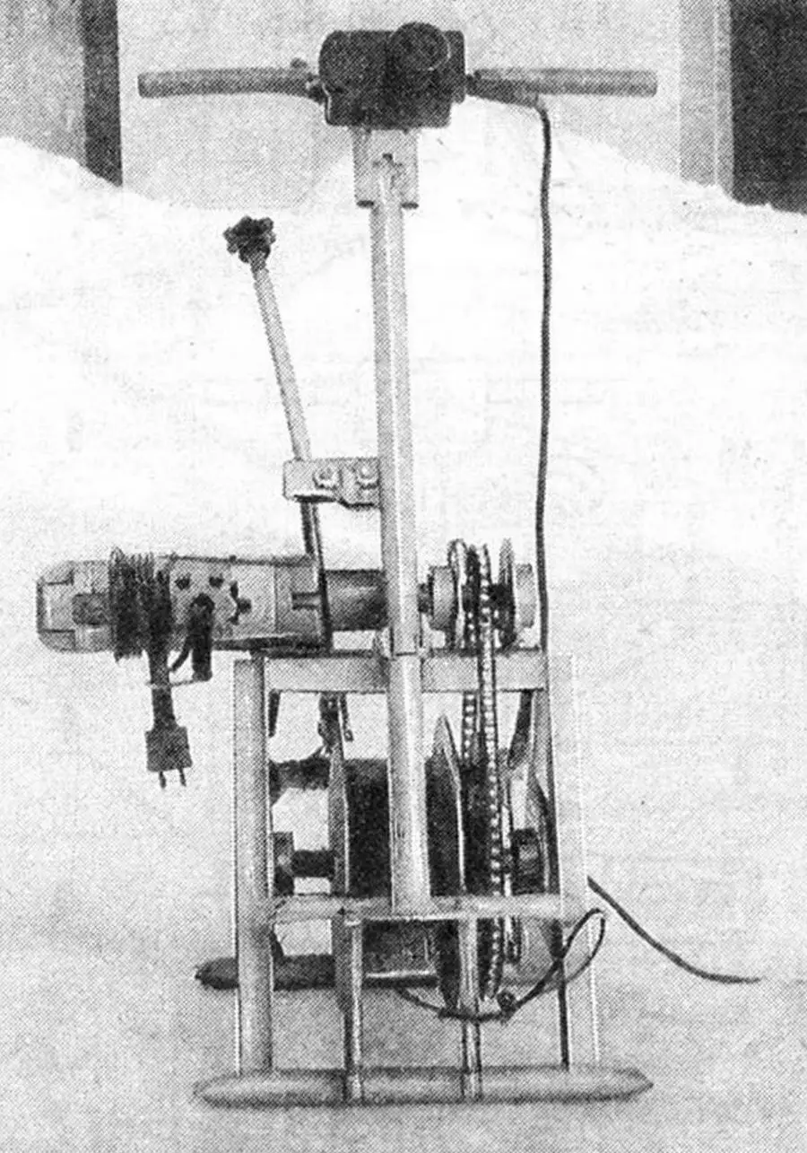 Плуг-самохід з електродрилем: електролебідка