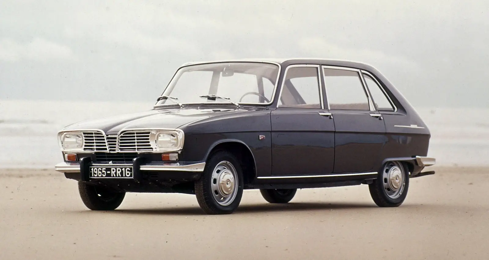 Автомобіль Renault 16 1965 року випуску