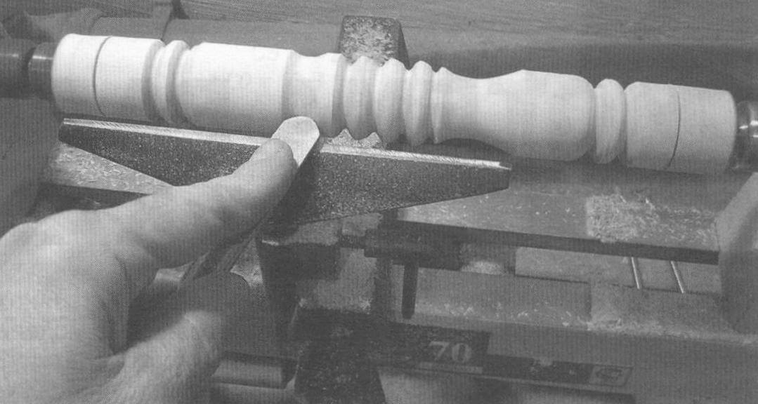 Вытачивание балясин и ножек на деревообрабатывающем токарном станке