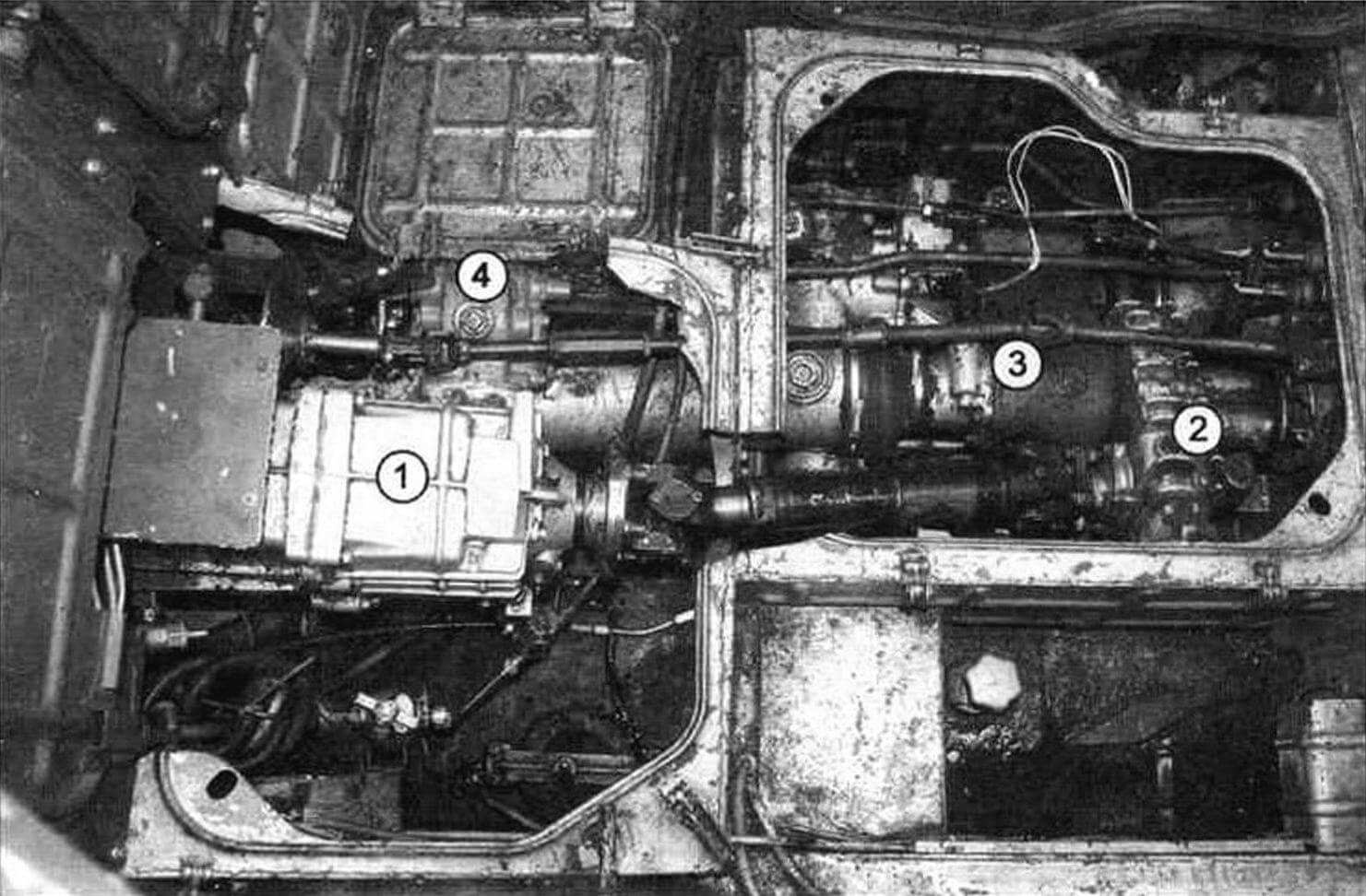 1 - КПП от ГАЗ-3310 «Валдай»; 2 - коробка реверса: 3 - раздатка; 4 - КОМ
