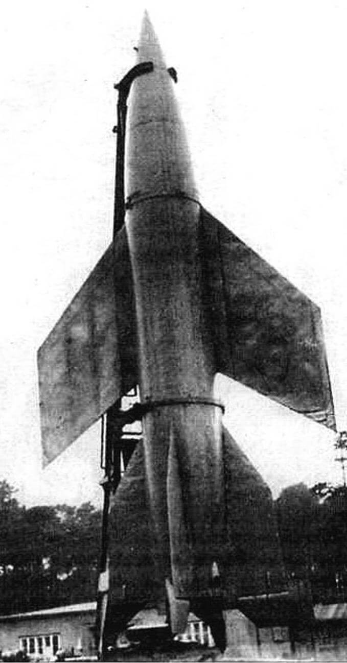 A-4b — единственная попытка модернизировать «Фау-2». Видны стреловидные крылья и большие аэродинамические рули на стабилизаторах