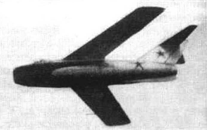 Ла-15 (заводской № 52210202), состоявший на вооружении 196-го иап. на аэродроме и в полете
