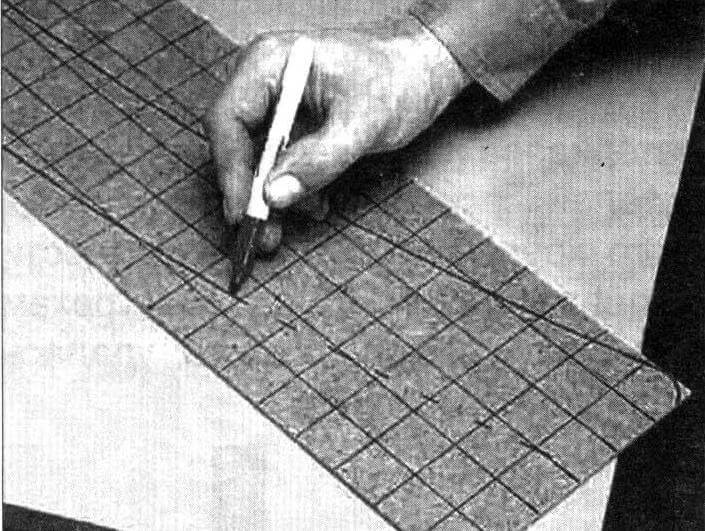 Последовательный перенос конфигурации ножек на шаблон из жесткого листового материала с помощью сетки