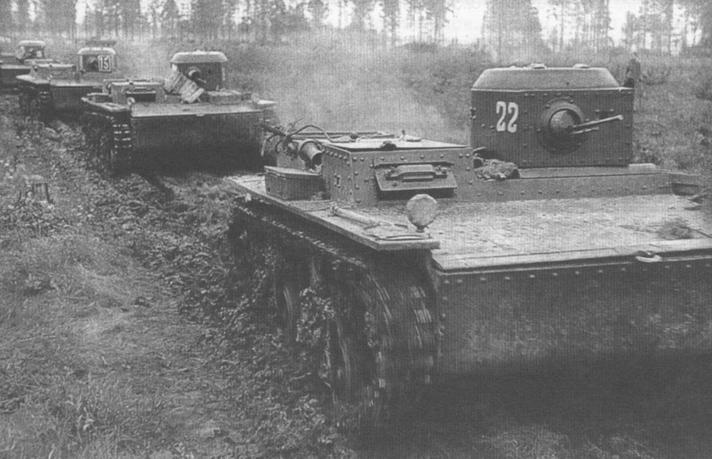 Советские Т-38 на марше