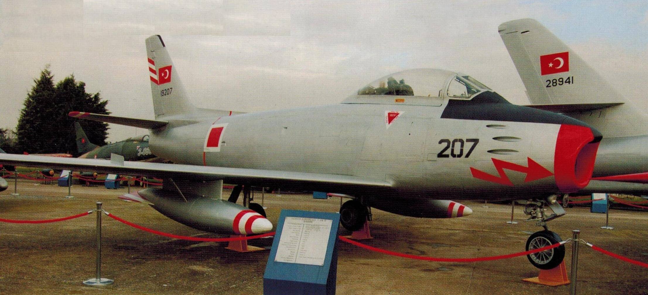 Истребитель Норт Америкэн F-86E «Сейбр»