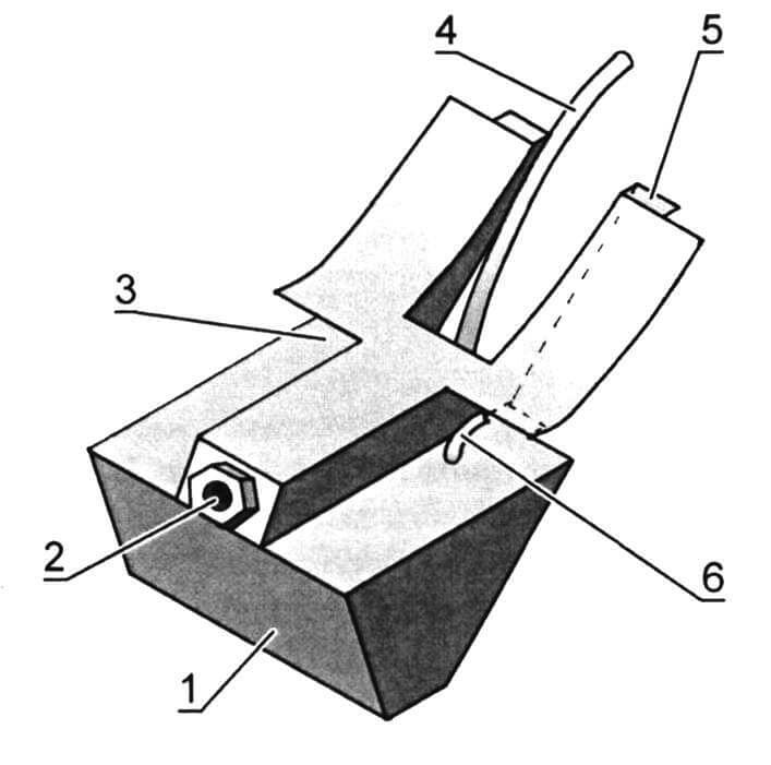 Топливный модуль: 1 - бензобак; 2 - заправочная горловина; 3 - канал карбюратора; 4 - трубка наддува; 5 - монтажная закраина; 6 - распылительная трубка