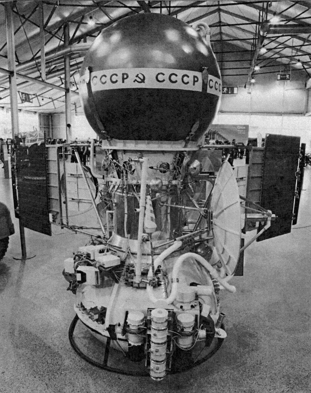 Макет автоматической межпланетной станции «Венера - 10», запущенной в 1975 году